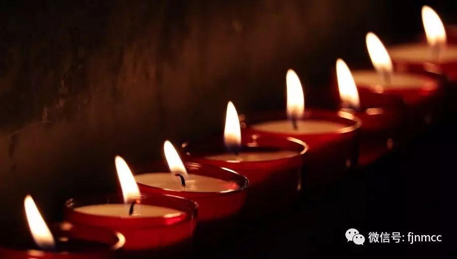 莲师说:修持佛法的人在亲人死亡时感到莫大的悲伤,这不是正确的方式.