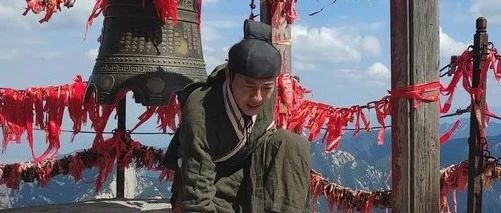 令狐冲扮演者吕颂贤时隔24年再登华山,英雄迟暮的样子让人心疼