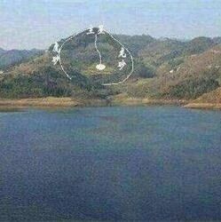 给农村人选坟墓，靠几个“鸡蛋”定穴，这一招风水先生看了都服