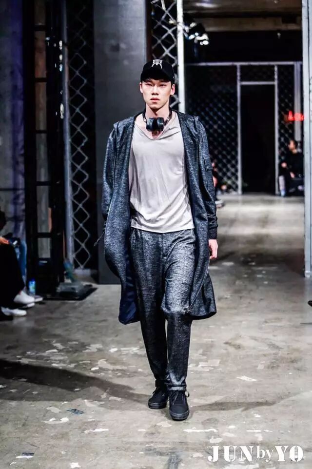 服装发布会策划： 将 一场极具现代感和时尚感染力的新品 秀 呈现 在具备鲜明个性的工业遗址音乐空间 