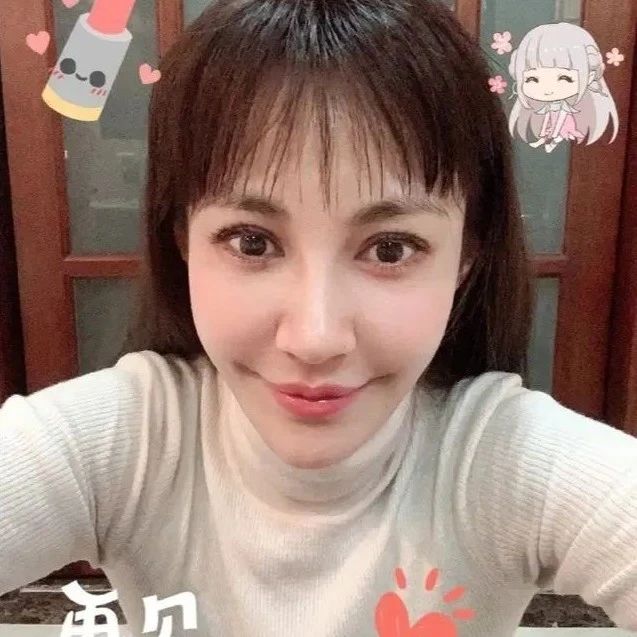 杨雪瘦脱相不好看,38岁还开美颜扮少女,实际就是一普通人!