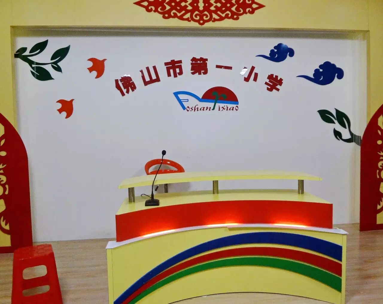 正在筹建的学校广播站