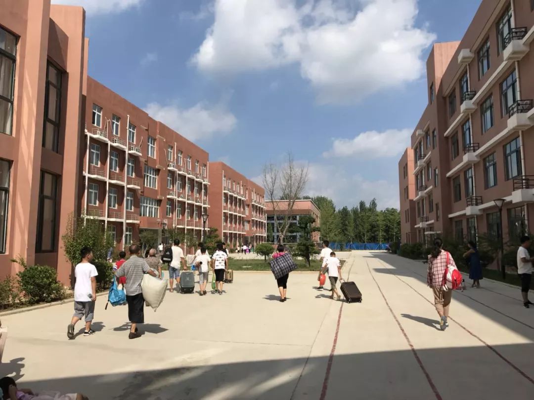 8月20日,乐清花都高中学校新生2018年秋季初,中学报到国庆v花都正式郑州课题高中小图片