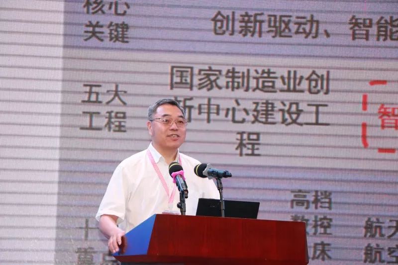 东华大学研究院副院长王华平