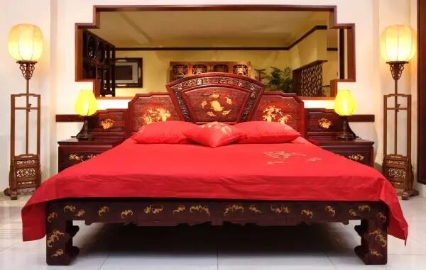 买红木家具为什么最好先找熟人？买红木家具为什么要先付定金？