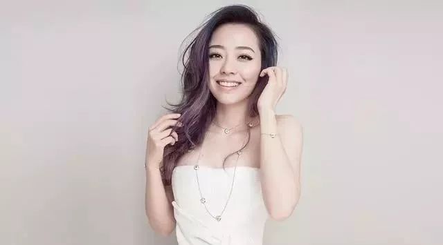 张靓颖婚后一年就传婚变,母亲曾强硬阻拦,却难改女儿心意!