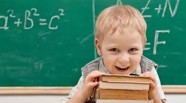 这位小学生的妈妈太厉害了!把英语单词编成三字经,孩子1天记住500个词