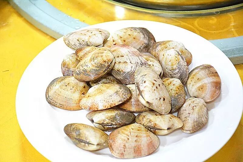再滴上 以下是疯狂的小编的菜单 有 蒜蓉娃娃菜 牛肉 乳鸽子肉 沙包螺