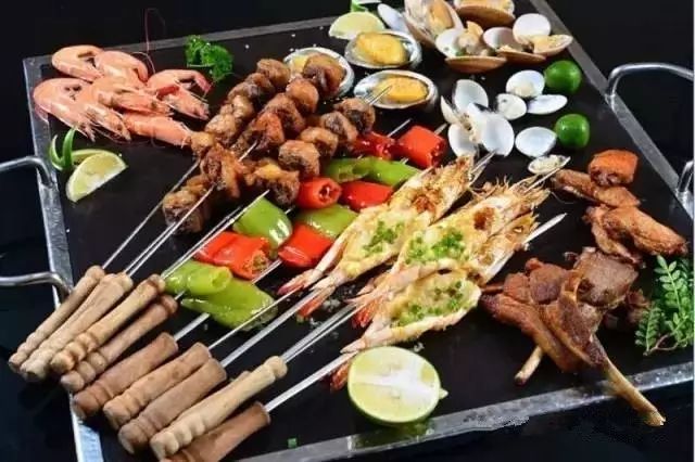 地点:海边bbq   中秋节当日(2016年9月15日),凡在海边bbq消费烧烤类