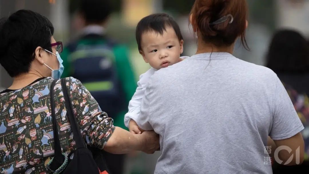 婦聯調查：七成港人不願生育　經濟壓力住屋迫為主因　晚育成趨勢