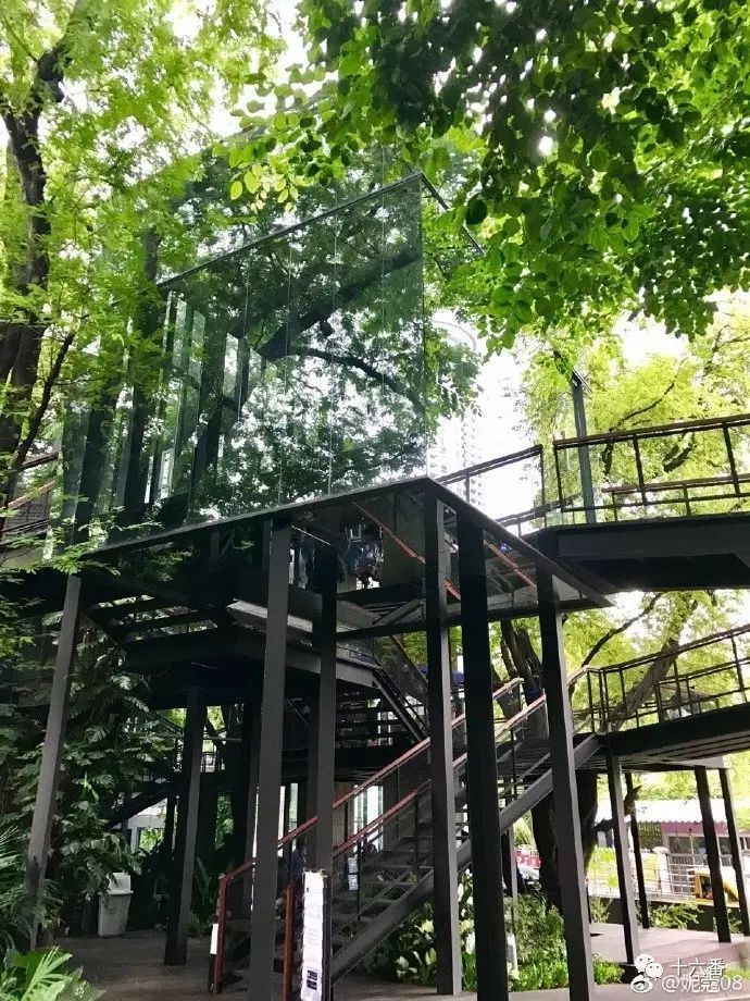 小巧可爱的冰淇淋店