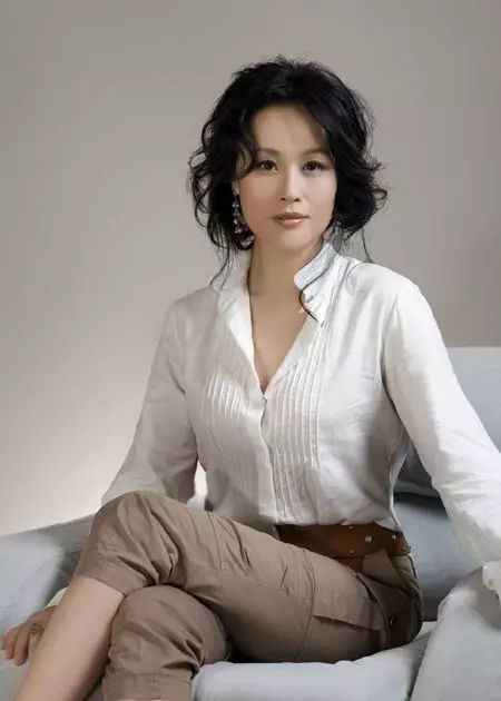 邬君梅说,奥斯卡吸纳评委前会观察很多年,"他们觉得那会儿我的影片卖