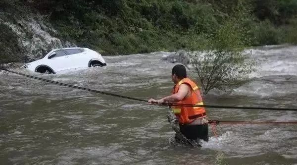 两名游客中秋节洪水遇险 三门峡消防6小时生死救援