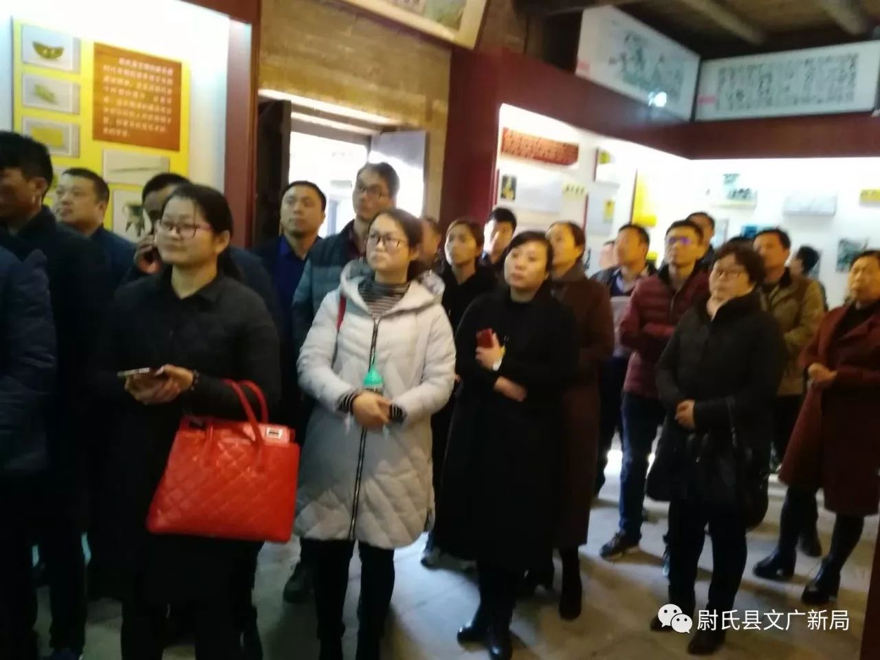 1894年,十七岁的刘青霞嫁于开封尉氏县人称"刘半县"的大地主刘耀德为