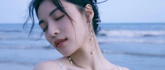 钟楚红泳装照曝光!身材曲线魅力永恒,岁月痕迹难掩女神风采