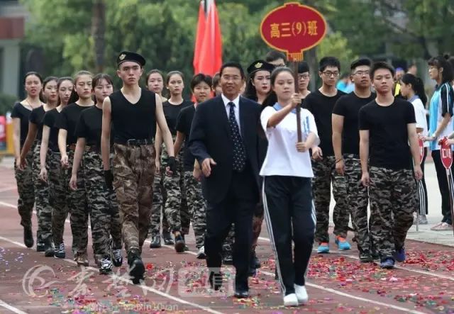 今天,十堰车城高中彻高中了!服了这些作文们,底火也是老师自然娃子图片