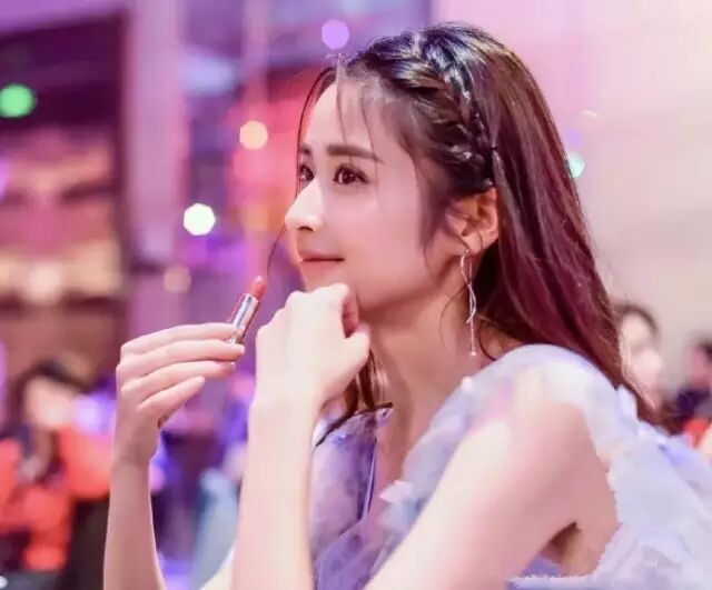 她曾被嘲笑史上最胖女主角,如今瘦下来全世界都是她的!