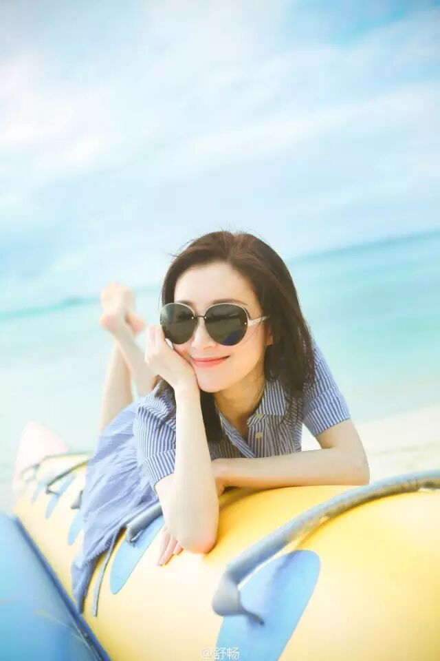 舒畅曾是“最美小童星”,却屡次被嘲整容脸僵,可谁关心她一直...