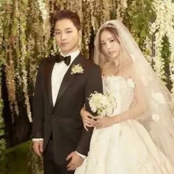 BIGBANG太阳和闵孝琳结婚了,婚礼现场照罕见曝光,幸福都快溢出镜头了!