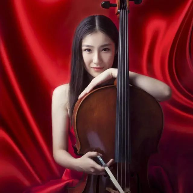 大提琴演奏家 张舒 大提琴演奏家 中央音乐学院研究生 师从娜木拉