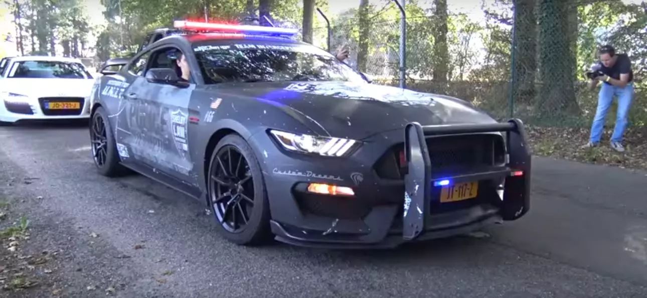 记住shelby的特点 在美国 野马似乎是警车绝好的选择 shelby gt350