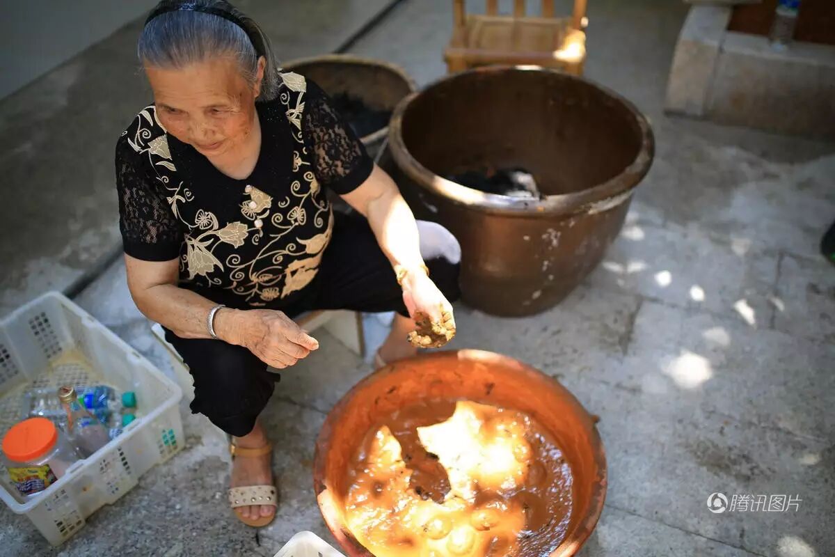 天下事儿丨①“怀孕”南瓜肚里长满芽 ②女孩大学通知书失踪 竟被同学家长捡走后撕毁③江西86岁老奶奶网上卖鸭蛋月入十几万-怀孕期
