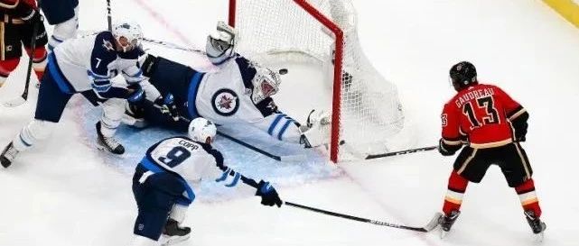 NHL重启首日沙伊费勒伤退 火焰4-1击败喷气机
