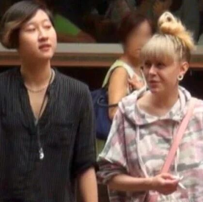 吴绮莉祝福小龙女与女友订婚,成龙一家的连续剧又更新了