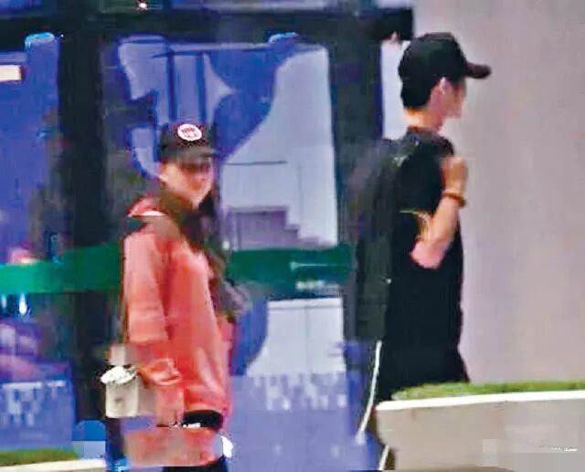 赌王三太不满意窦骁？被问女儿新恋情冷漠离开，豪门女婿那么难当？