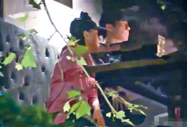 赌王三太不满意窦骁？被问女儿新恋情冷漠离开，豪门女婿那么难当？