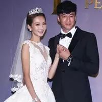 何润东与相恋9年妻子结婚,甜齁了幸福的小火车污污跑