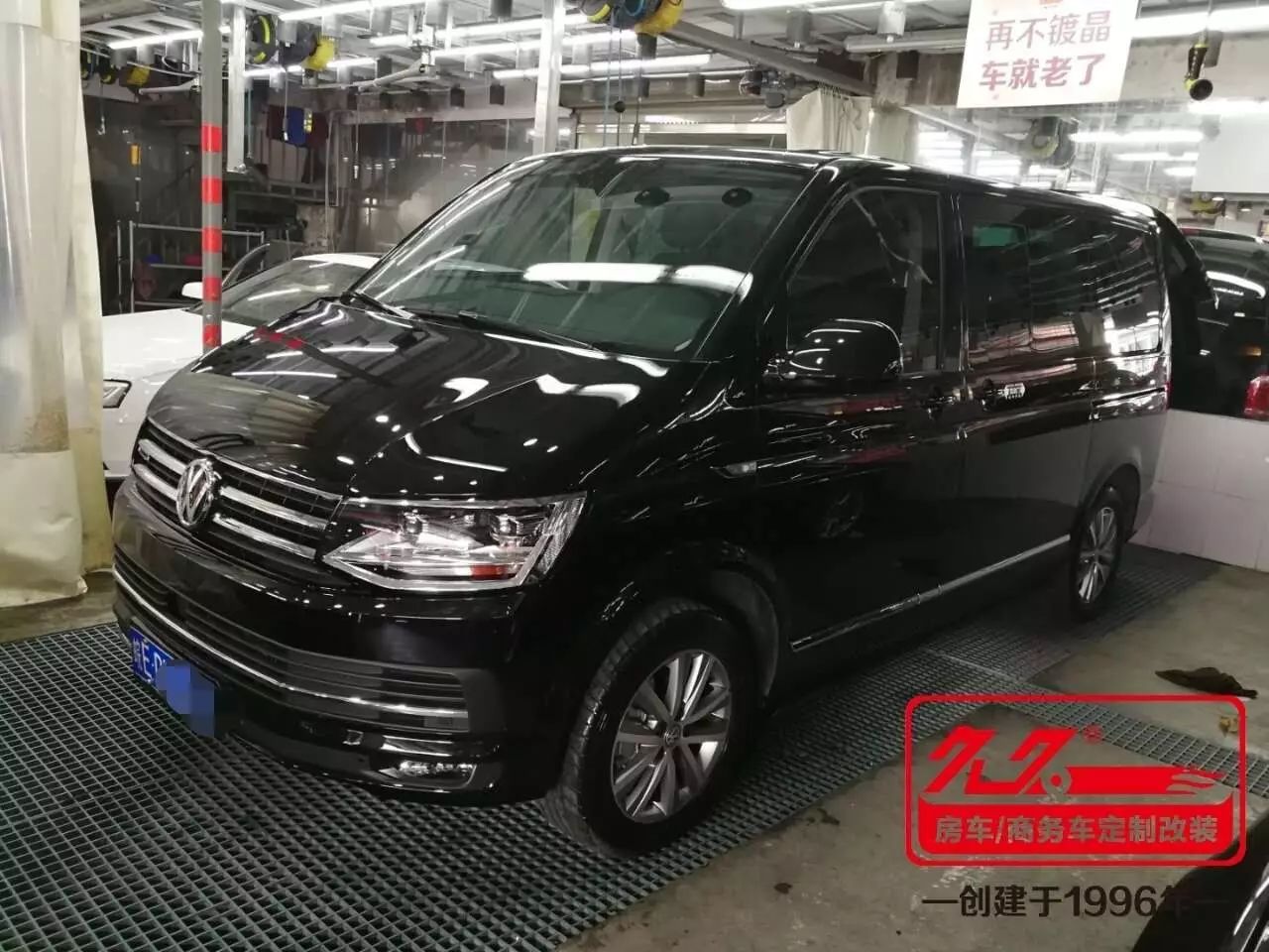 地板橫鋪還是豎鋪_車(chē)內鋪木地板_鋪pvc地板開(kāi)槽視頻,