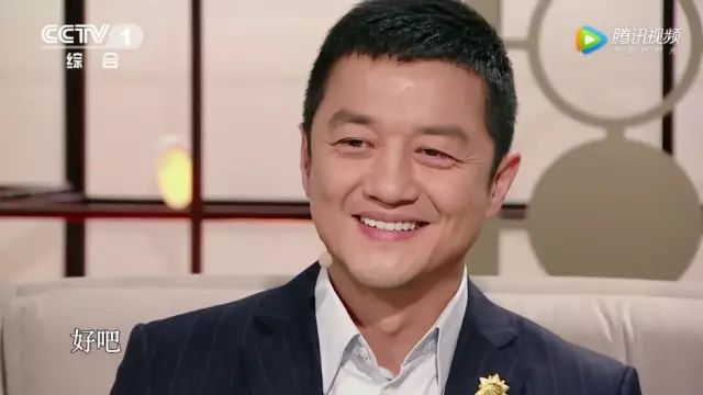 他是王菲前夫、徐静蕾的初恋,年近50带着小情人周游世界