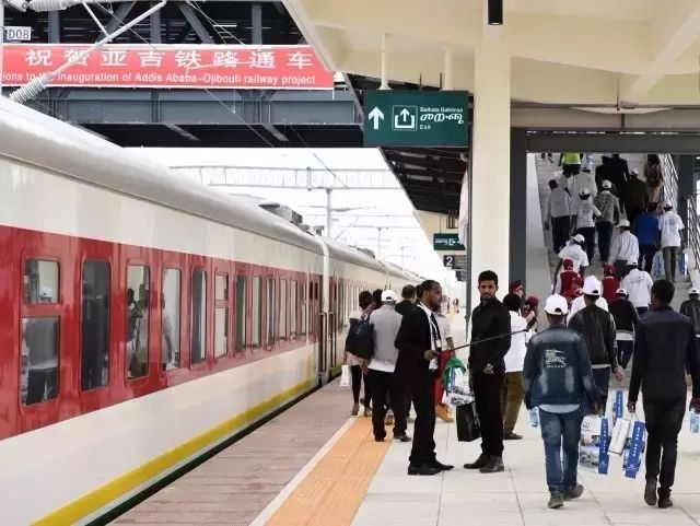 中国在非洲修建的铁路_蒙内铁路 非洲网友评论_非洲评论中国铁路