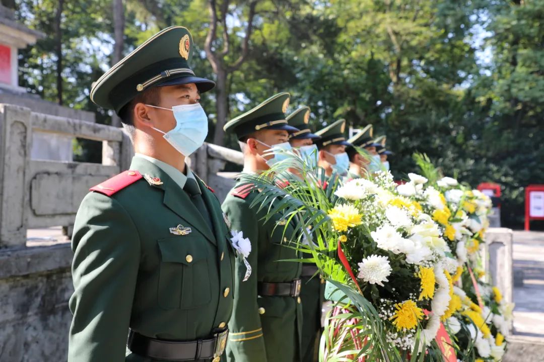 开阳县举行烈士纪念日向烈士敬献花篮仪式