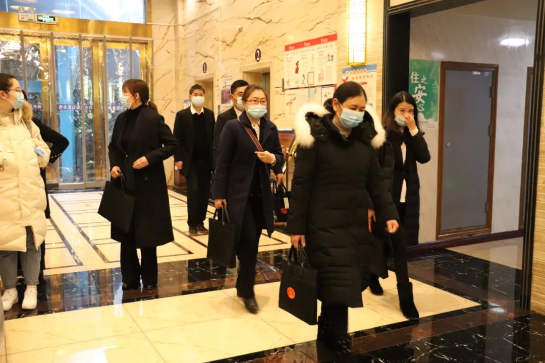 出席开阳县十八届人大一次会议的227名代表向大会报到