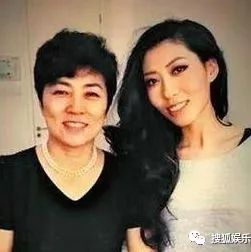 日报|曲婉婷对母亲涉3.5亿贪污案表态;赵薇登上胡润女富豪榜;朱军转型当制作人?