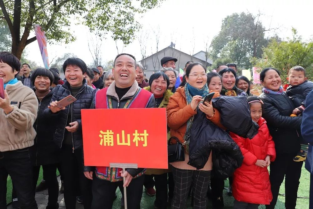 山村是少数民族特色村,浓郁的畲族文化,别样的七彩部落,使其成为龙游