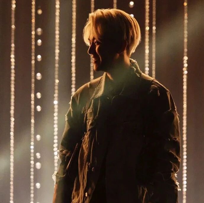 将反差演绎到极致的伯贤,日文迷你一辑《BAEKHYUN》新鲜照片送达