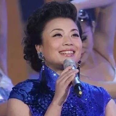 张也《月亮走,我也走》,清脆甜美,太好听了!