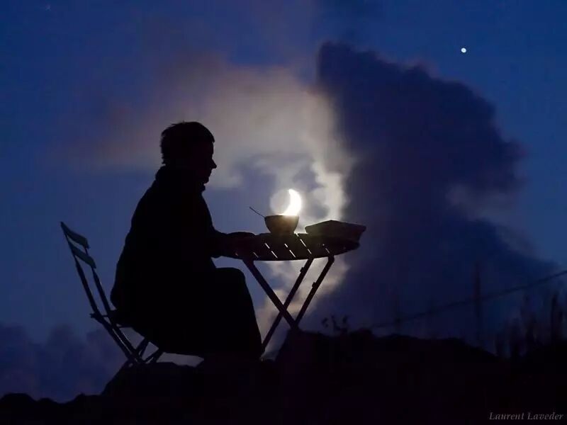 ​ 你来世间一趟,你得看看月亮