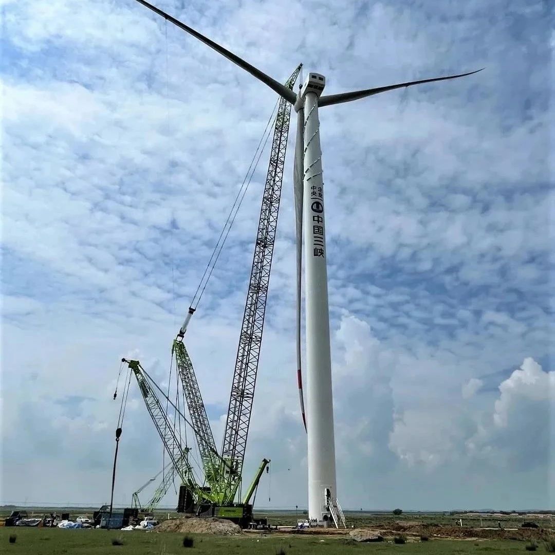 龙船风电网三峡能源河北康保100MW平价风电示范项目首台风机吊装成功