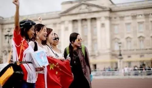 五分钟听尽天下事~华哥读报2016年11月21日~中国未来五年出境旅游将达到7亿人次 ... ...