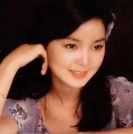 一代歌后结交六男友却无结果.最后伴随一生的却是手镯