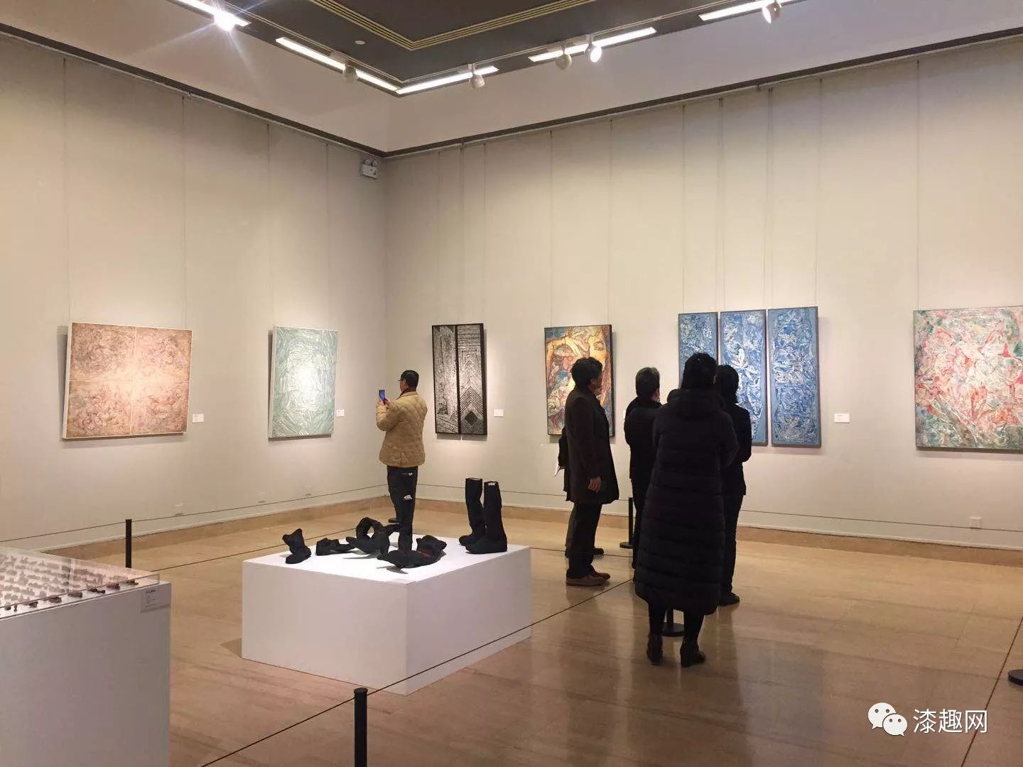 四川美术学院漆艺术展亮相中国美术馆,展示80年不平凡的发展历史