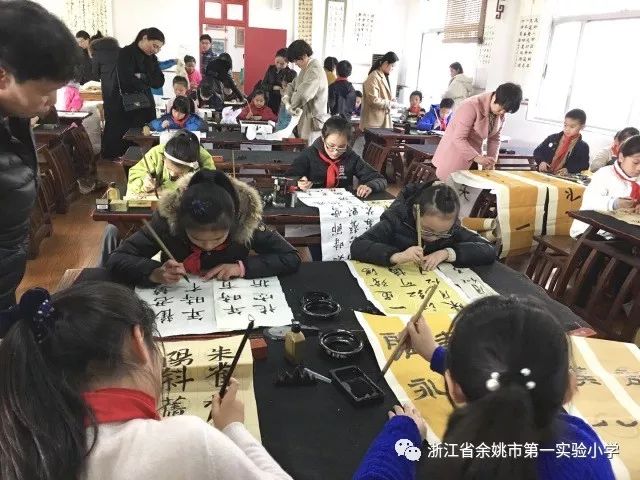 笔走学宫恢宏气,墨染校园迎新春