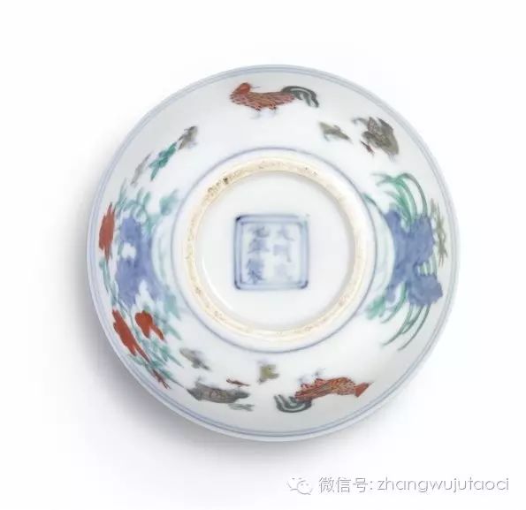 清新可人的装饰,精致的工艺而历受赞赏,堪称明成化斗彩器之典型
