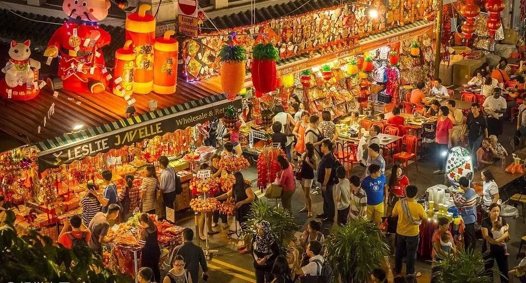 有趣的是,马来西亚华人中有20%的天主教和基督教徒,也会凑热闹过春节