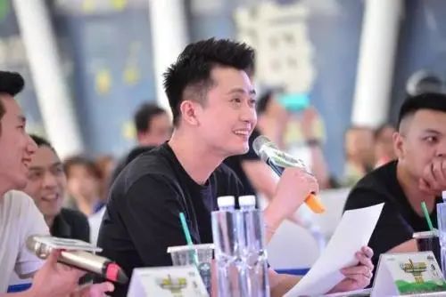央视最帅主持人杨帆