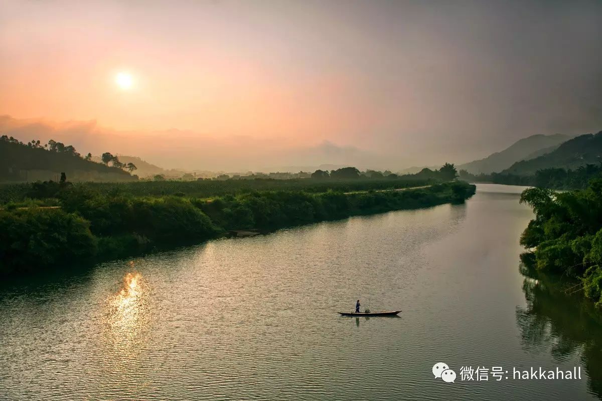 韩江上的暮霭晚归图